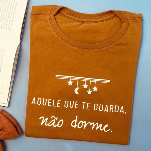 T-Shirt Aquele que te Guarda não dorme I - Imagem 2