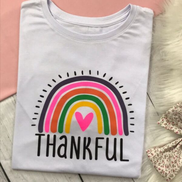 T-Shirt Arco Iris -Thankful - Imagem 2