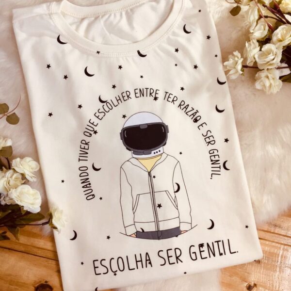 T-Shirt Astronauta - Escolha ser Gentil - Imagem 4