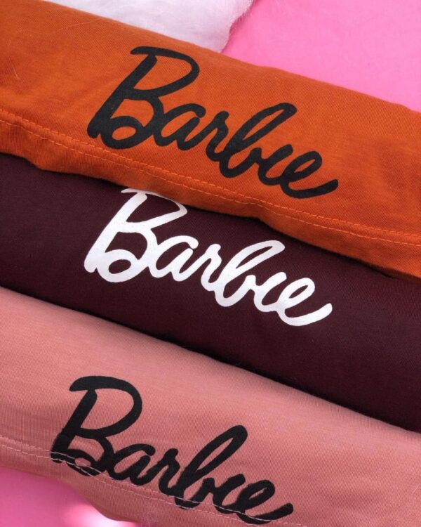 T-Shirt Barbie - Vários Logos - Imagem 3