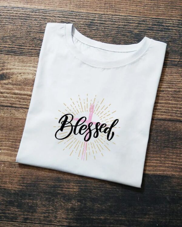 T-Shirt Blessed - Fundo de Cruza