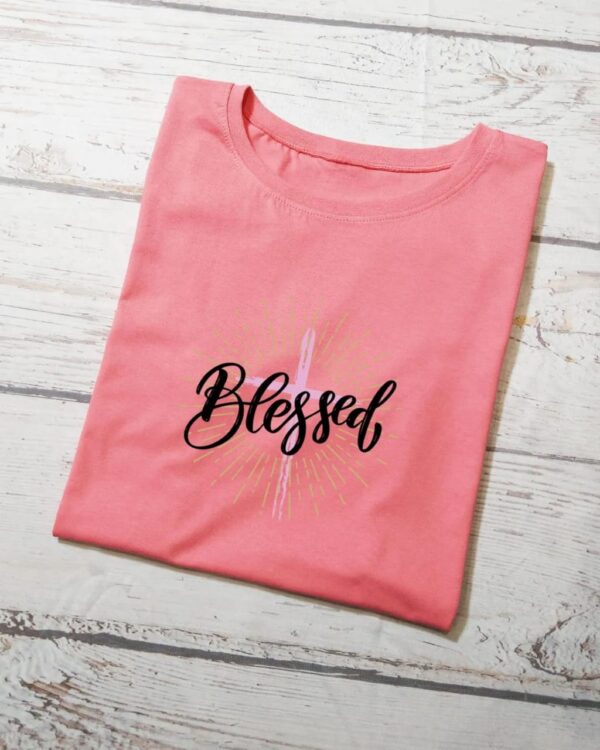 T-Shirt Blessed - Fundo de Cruza - Imagem 2