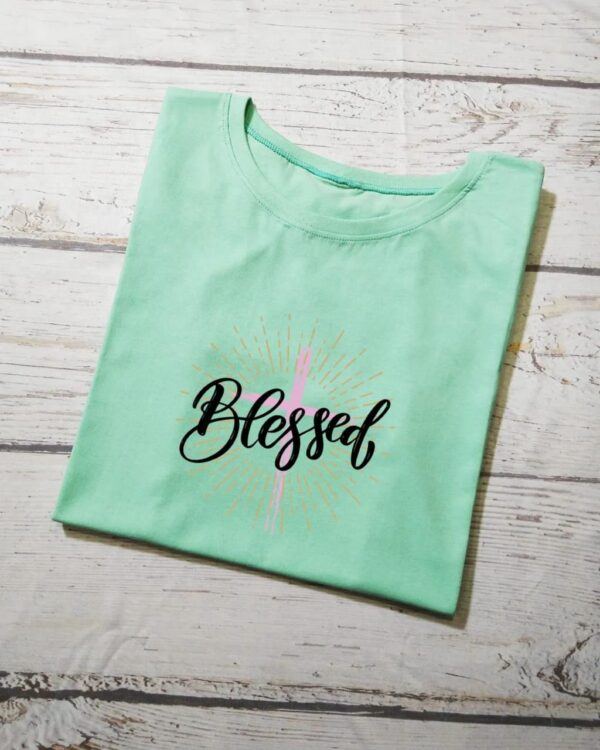 T-Shirt Blessed - Fundo de Cruza - Imagem 3