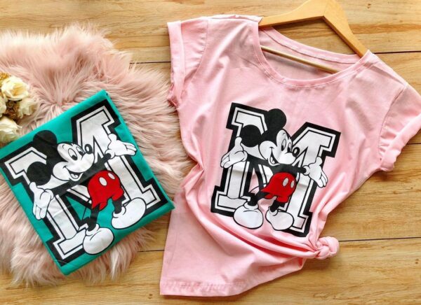 T-Shirt Mickey Mouse - Fundo com M Grande