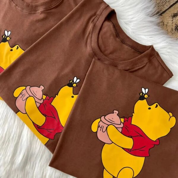 T-Shirt Ursinho Pooh - Logo Corpo Todo - Imagem 2