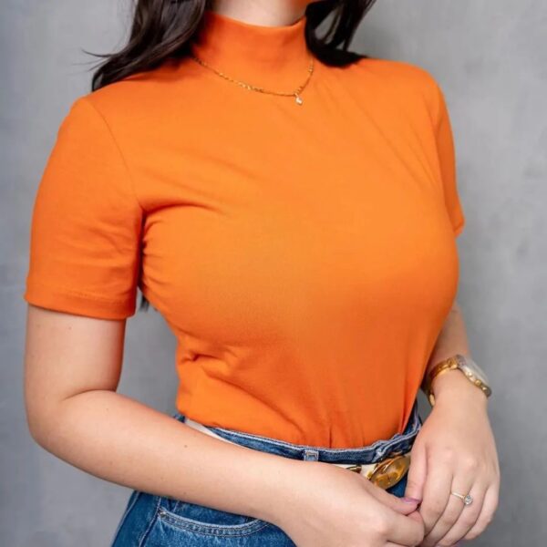 T-Shirt Basic - Gola Alta Sem Estampa