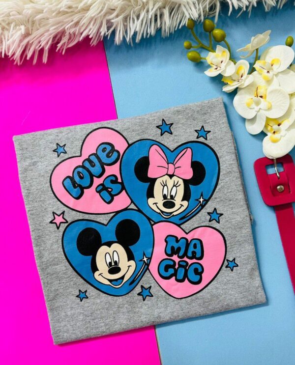 T-Shirt Mickey e Minnie Mouse -  Love is Magic