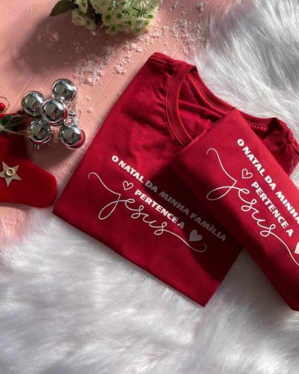 T-Shirt O Natal da Minha familia pertence a Jesus - Imagem 2