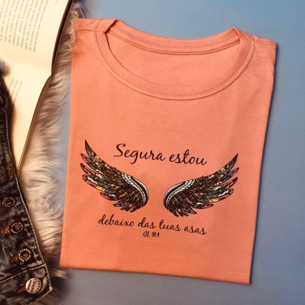 T-Shirt Segura Estou debaixo das tuas Asas II - Imagem 5