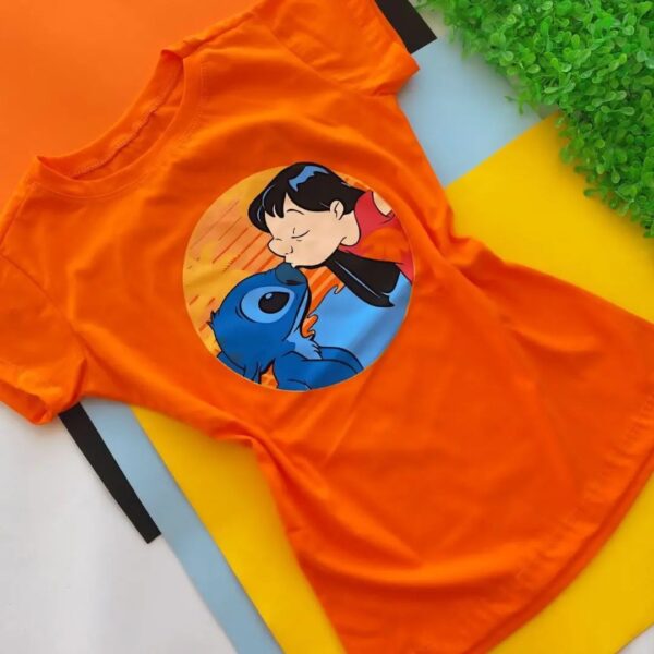 T-Shirt Stitch Beijando Lilo - Imagem 2