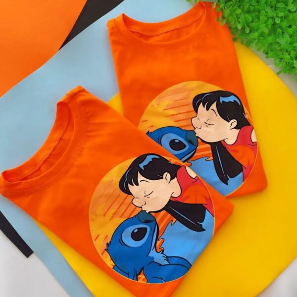 T-Shirt Stitch Beijando Lilo