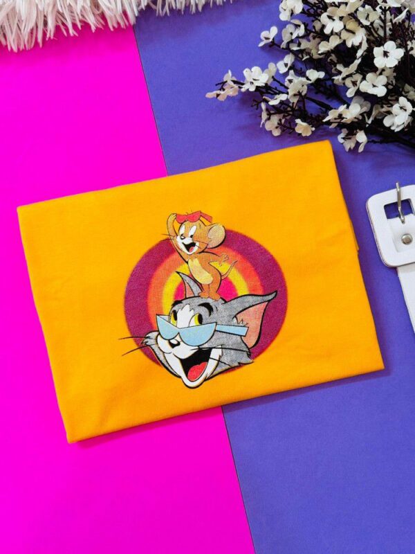 T-Shirt Tom e Jerry - Fundo Warner Bros