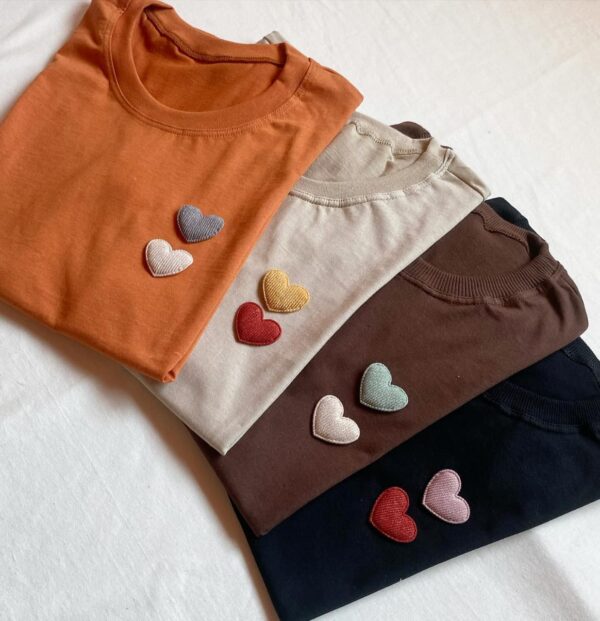 T-Shirt Mini Coração Bordado - Imagem 3