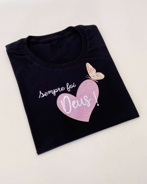 T-Shirt Coração Bordado - Sempre foi Deus - Imagem 5