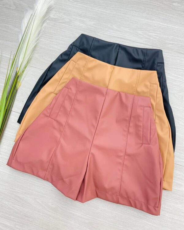 Short Nudez