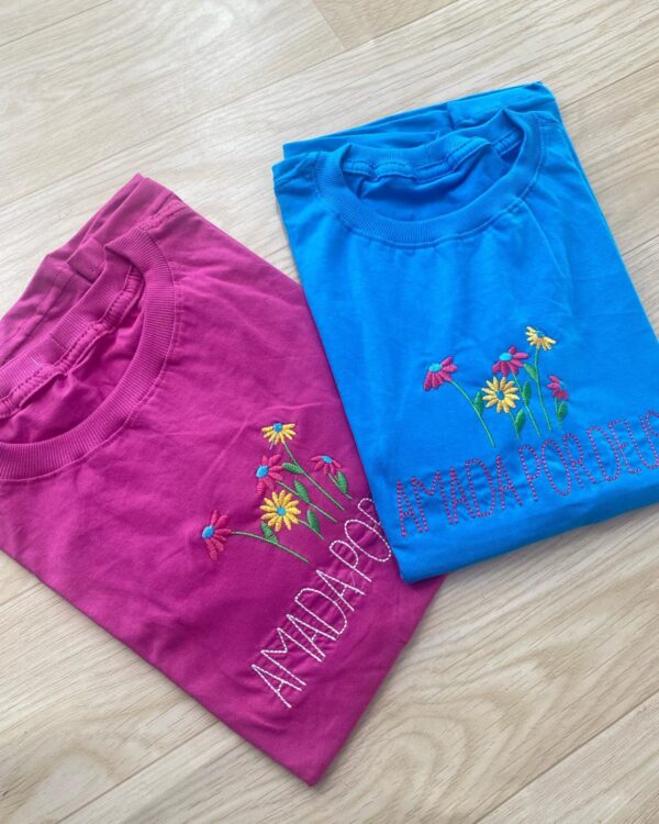 T-Shirt Flores - Amada Por Deus - Imagem 2