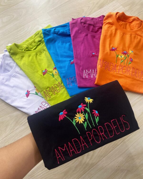 T-Shirt Flores - Amada Por Deus
