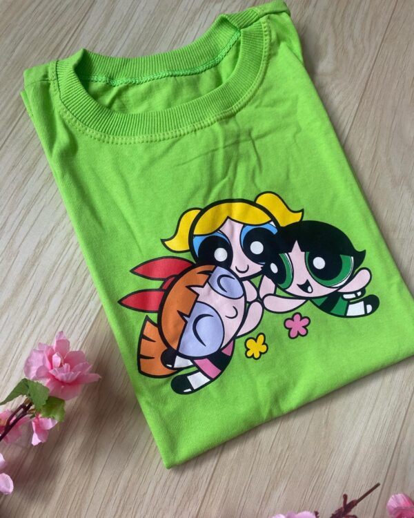 T-Shirt Meninas Super Poderosas - Abraço entre Irmãs