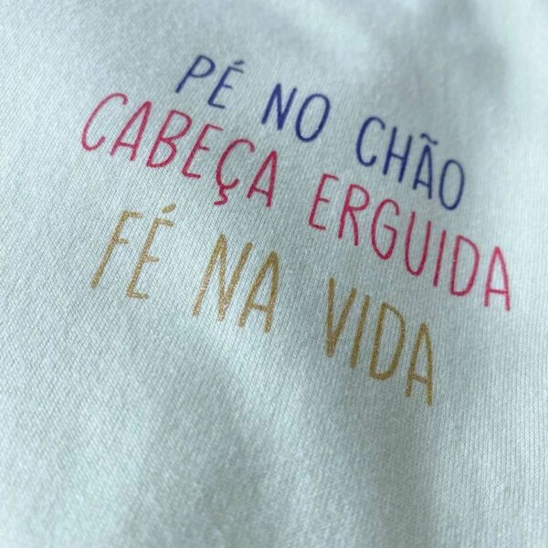 T-Shirt Pé no chão Cabeça Erguida Fé na vida - Imagem 2