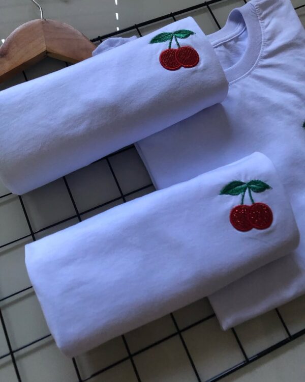 T-Shirt Cereja - Mini Logo Bolso - Imagem 3