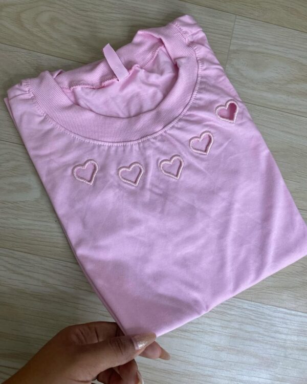 T-Shirt Colar de Corações - Bordado e Vazado - Imagem 3