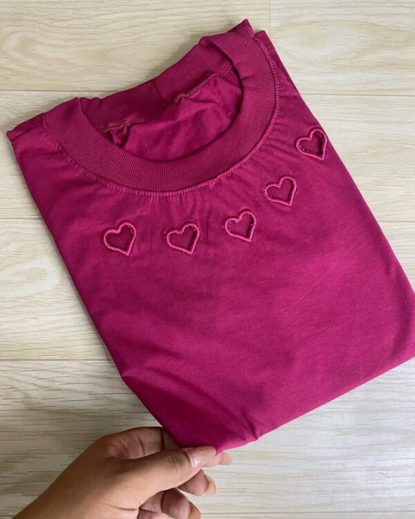 T-Shirt Colar de Corações - Bordado e Vazado - Imagem 4