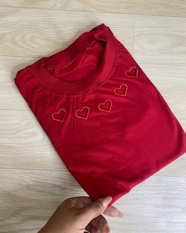 T-Shirt Colar de Corações - Bordado e Vazado - Imagem 5