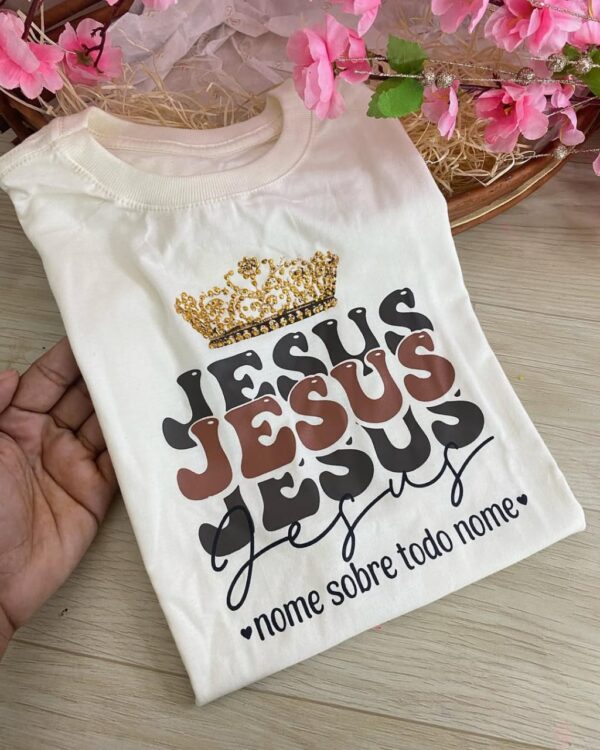 T-Shirt Jesus - Nome sobre todo nome