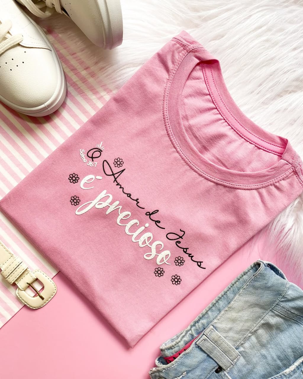 T-Shirt O Amor de Jesus é Precioso
