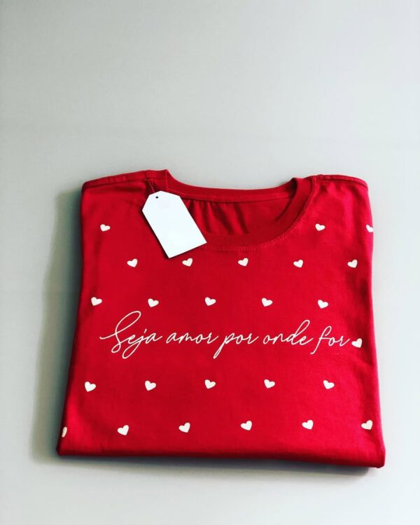 T-Shirt Seja Amor por Onde For