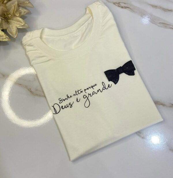 T-Shirt Sonhe Alto porque Deus é Grande