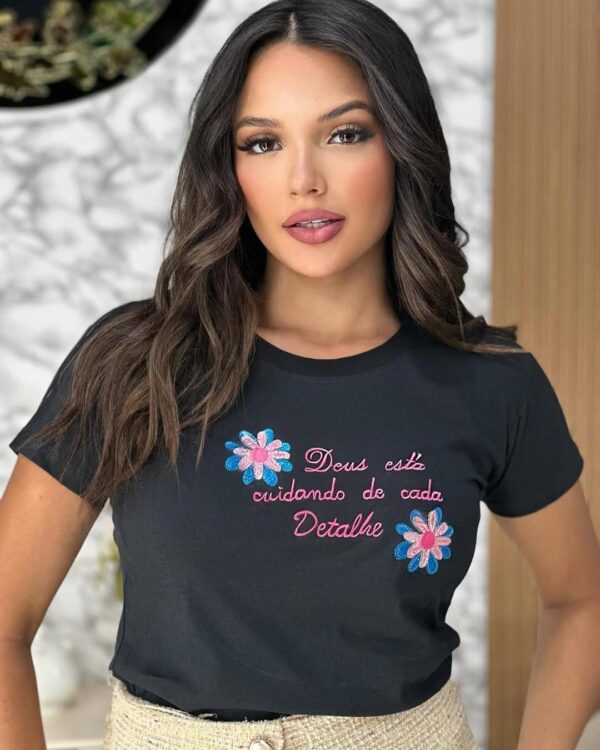 T-Shirt Deus está Cuidando de cada Detalhe - Imagem 6