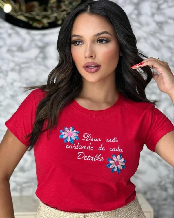 T-Shirt Deus está Cuidando de cada Detalhe - Imagem 4