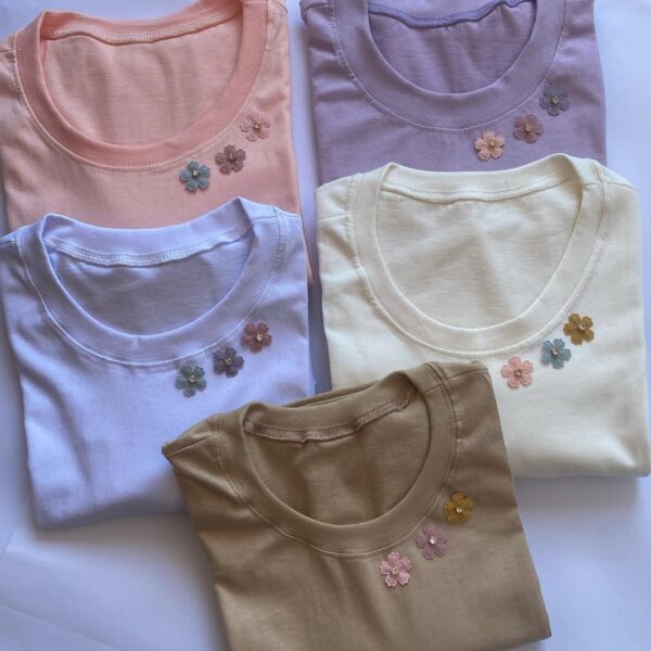 T-Shirt Florzinha - Três Irmãs - Imagem 2